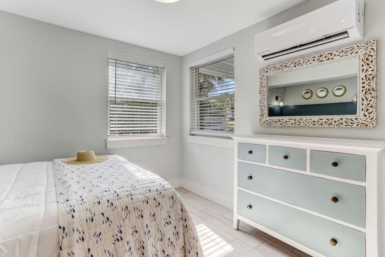 Holiday home The Reef - Cozy Hideaway - Private Patio - Located Steps From The *