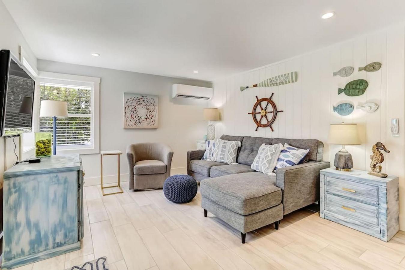Holiday home The Reef - Cozy Hideaway - Private Patio - Located Steps From The *