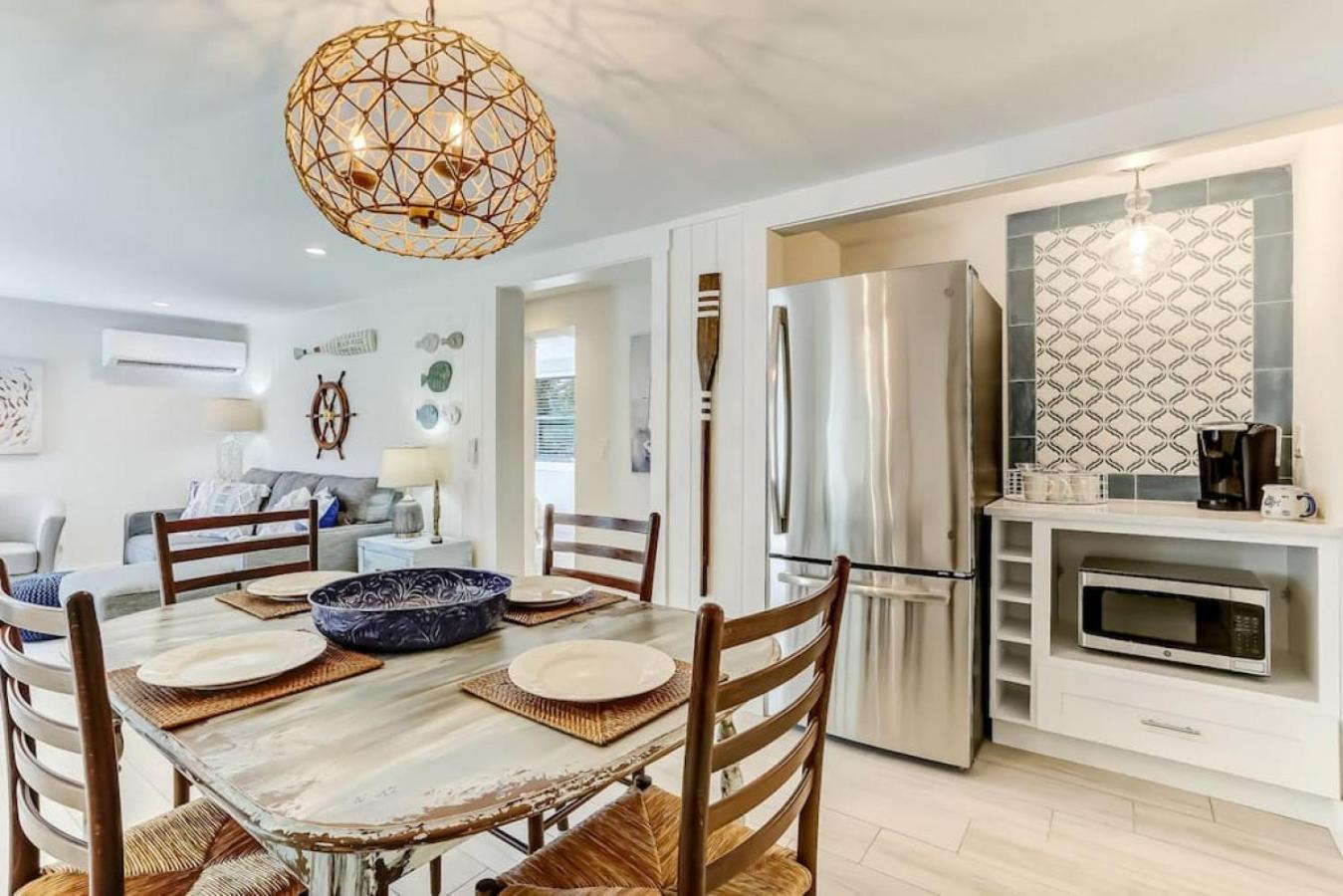 The Reef - Cozy Hideaway - Private Patio - Located Steps From The Fernandina Beach