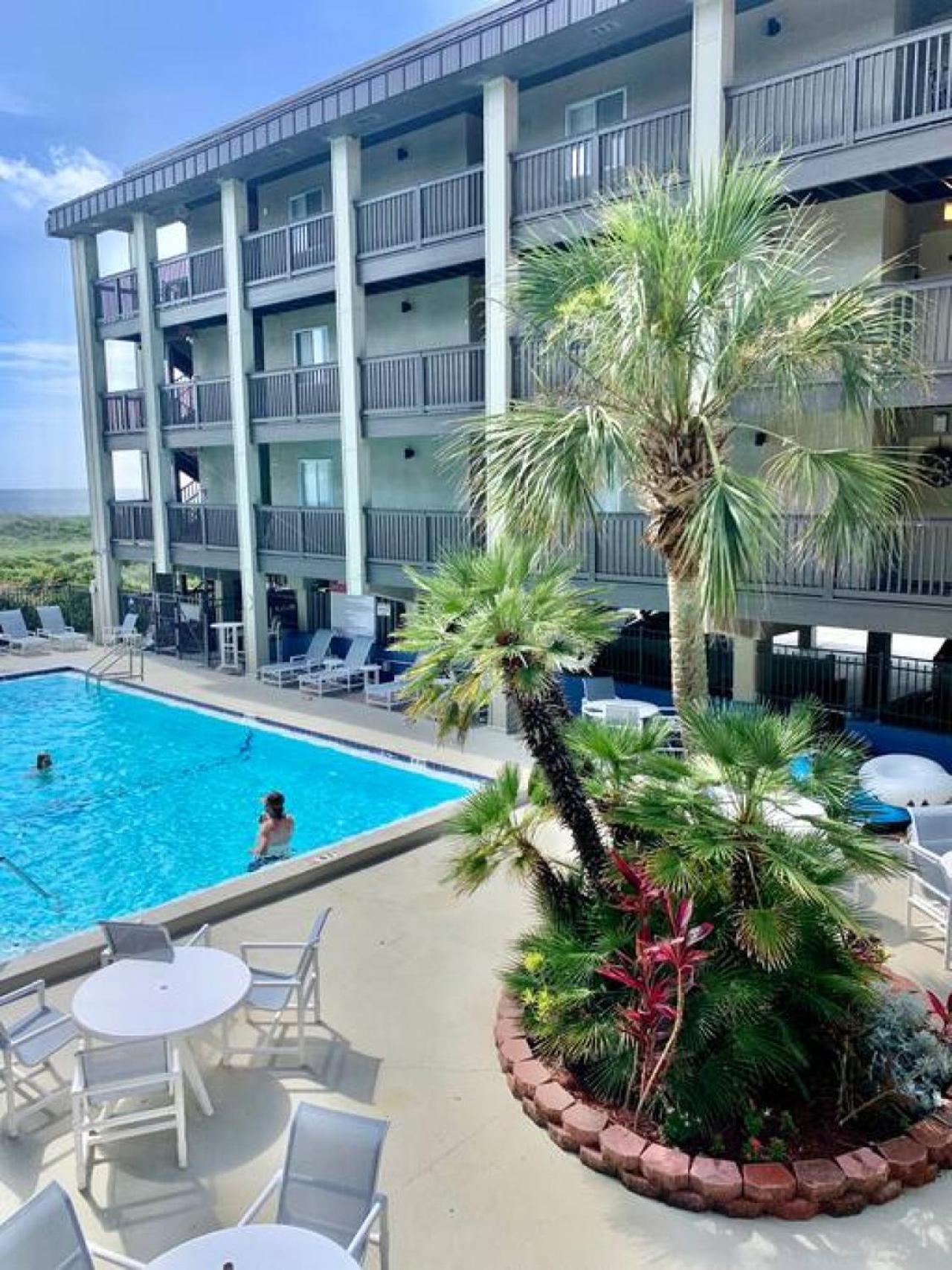 Oceanview Dollar - Balcony - Pool