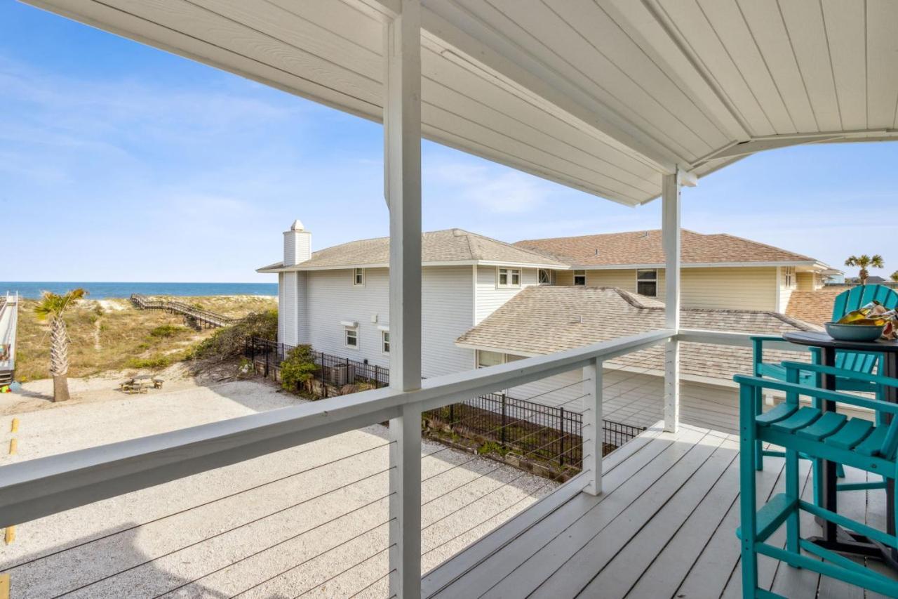 Turtle Loft - Charming Oceanfront Loft - Multiple Decks - Private Access Apartment *