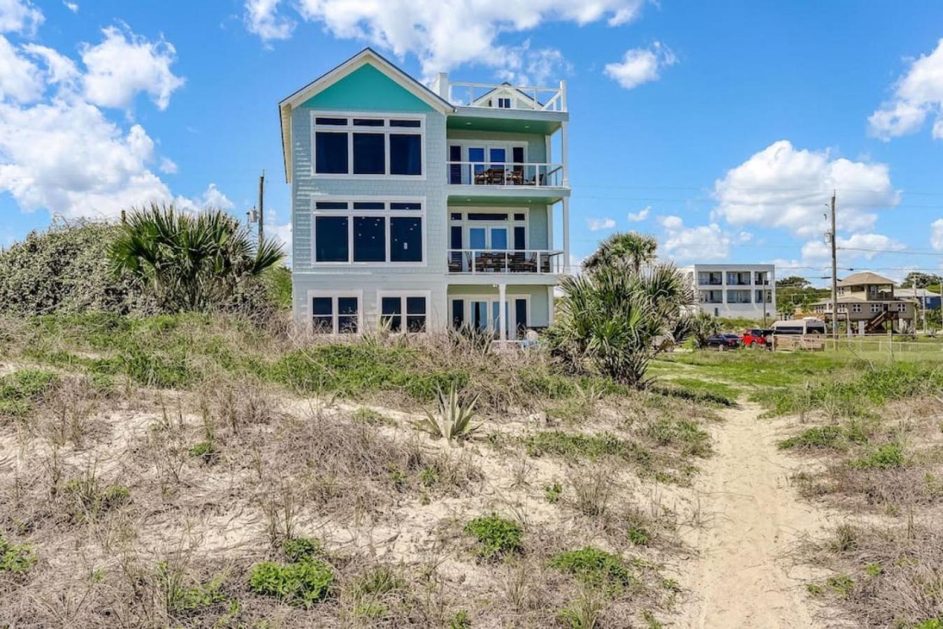 Mermaid Castle - Oceanfront Luxury House - Rooftop Deck Holiday home