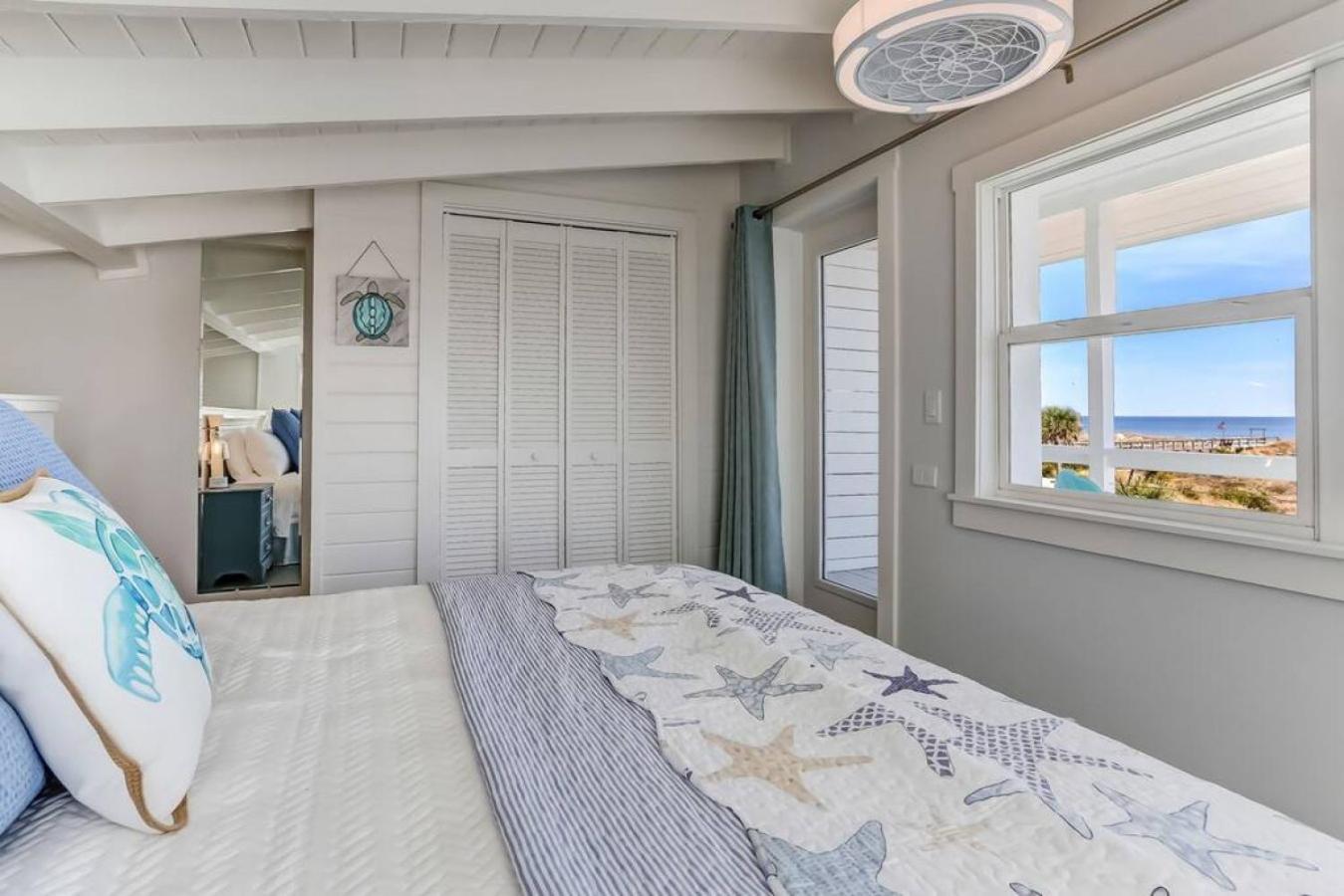 Apartment Turtle Loft - Charming Oceanfront Loft - Multiple Decks - Private Access *
