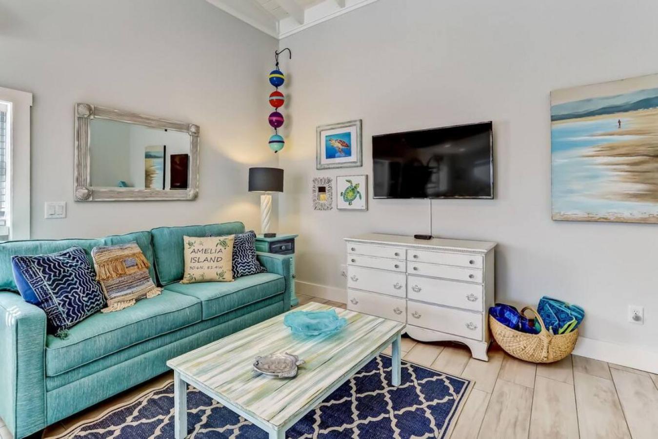 Turtle Loft - Charming Oceanfront Loft - Multiple Decks - Private Access *