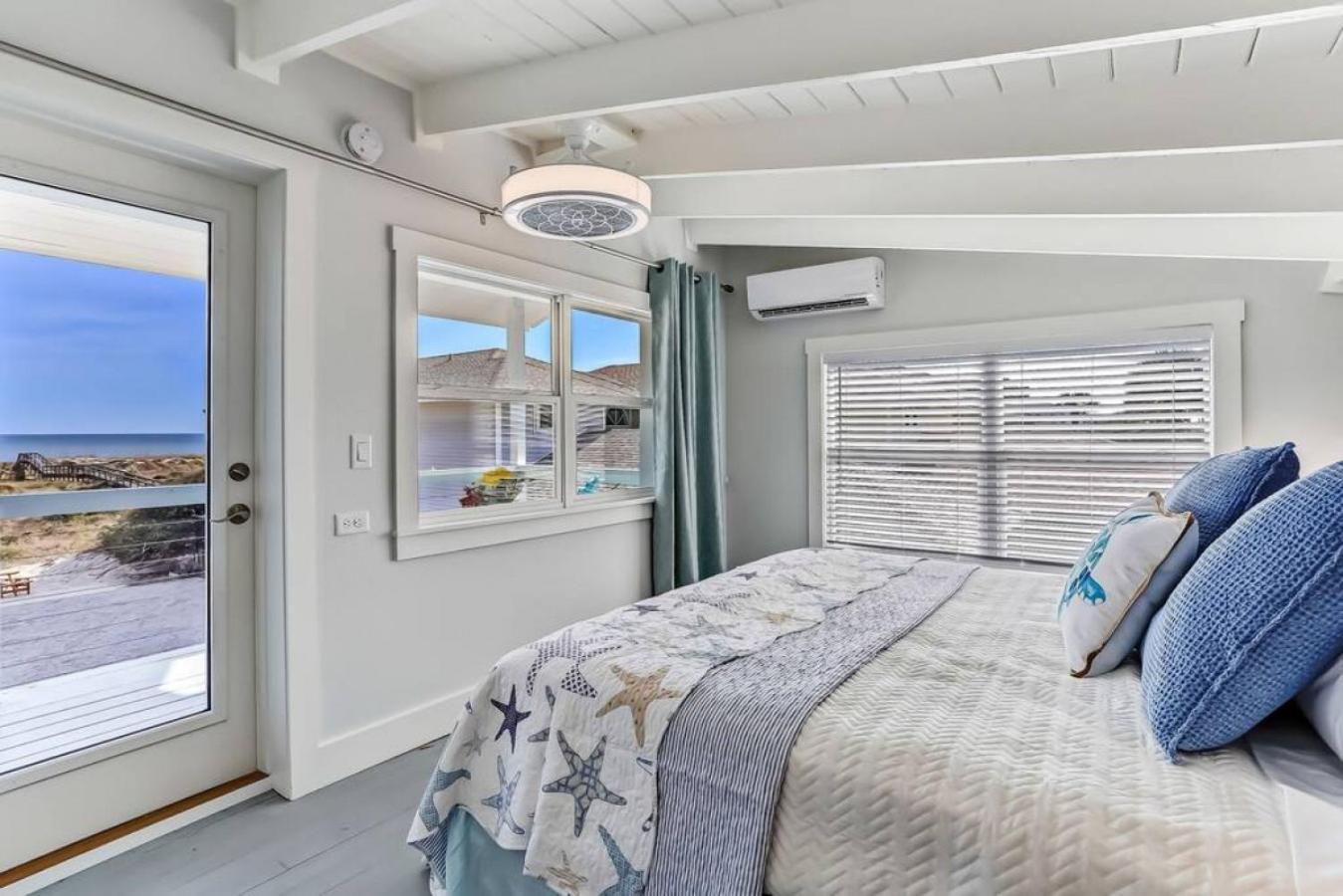 Turtle Loft - Charming Oceanfront Loft - Multiple Decks - Private Access Apartment *