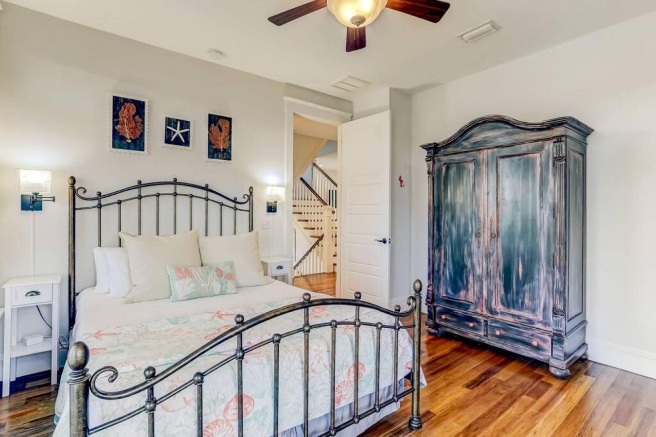 Mermaid Castle - Oceanfront Luxury House - Rooftop Deck Holiday home *