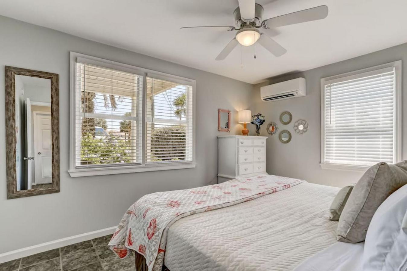 South Down - Patio - Pool - Located Across Street From Holiday home *