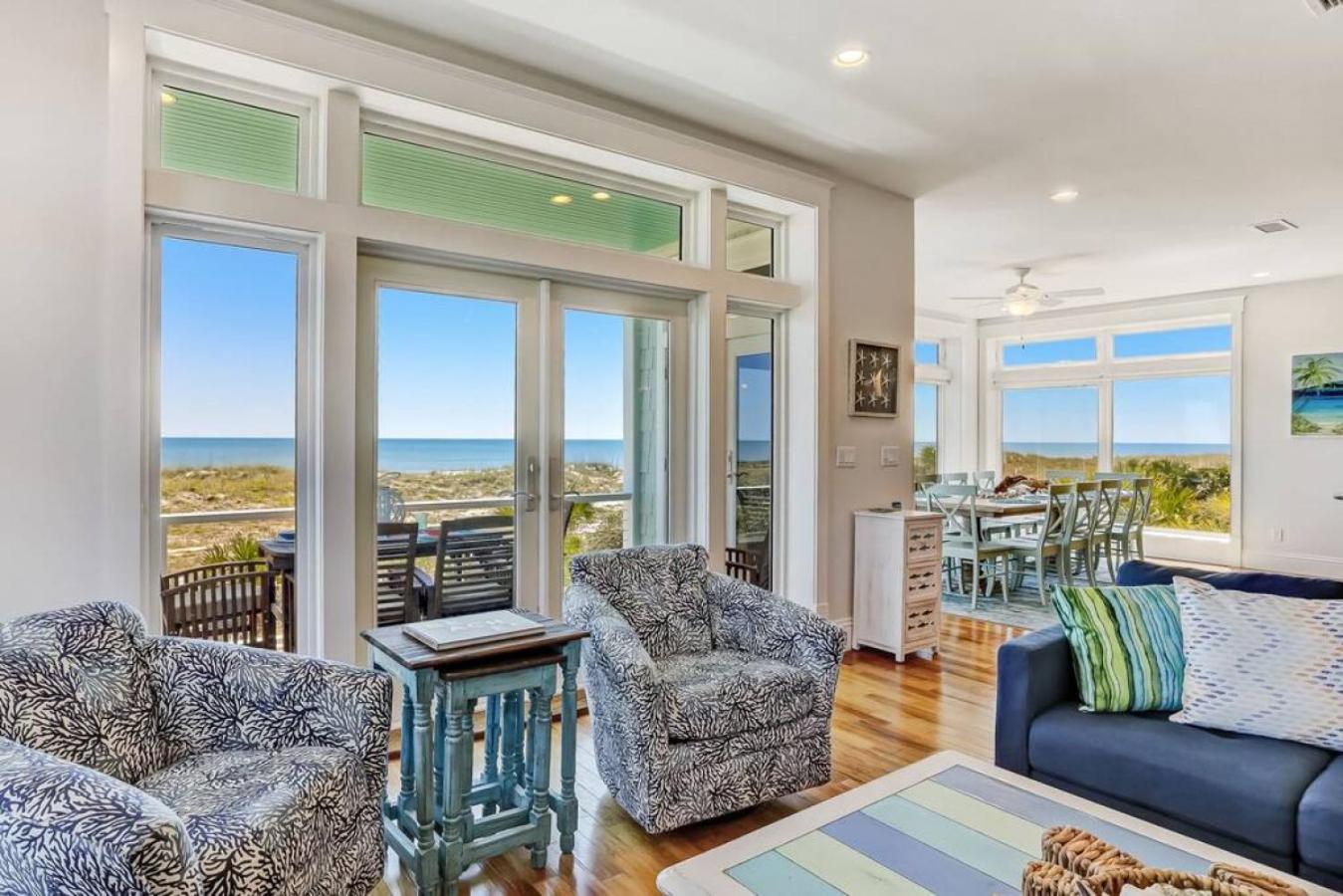 Mermaid Castle - Oceanfront Luxury House - Rooftop Deck Holiday home *