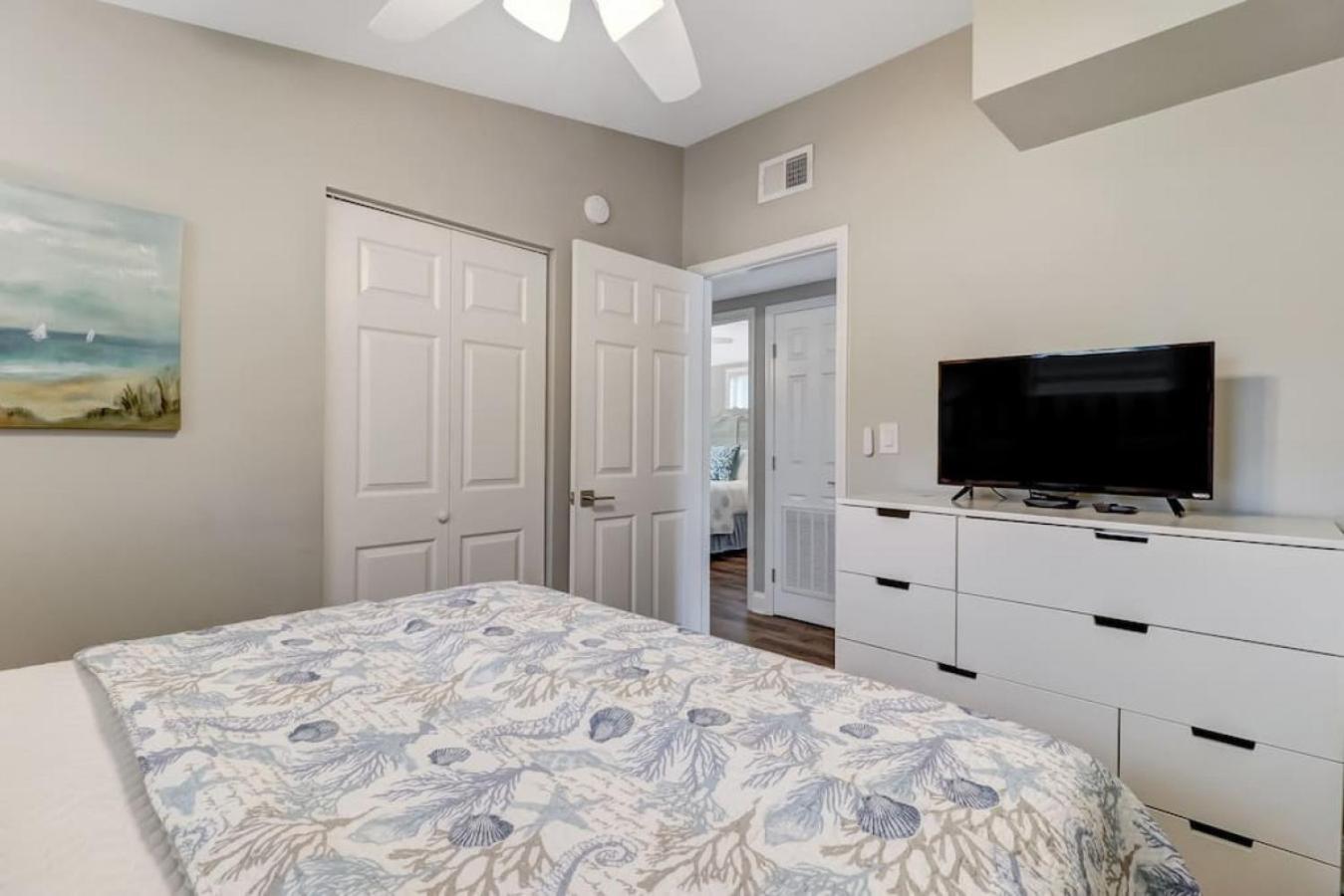 Tropical Up - 3 Bedrooms - Across Street From - Deck Fernandina Beach