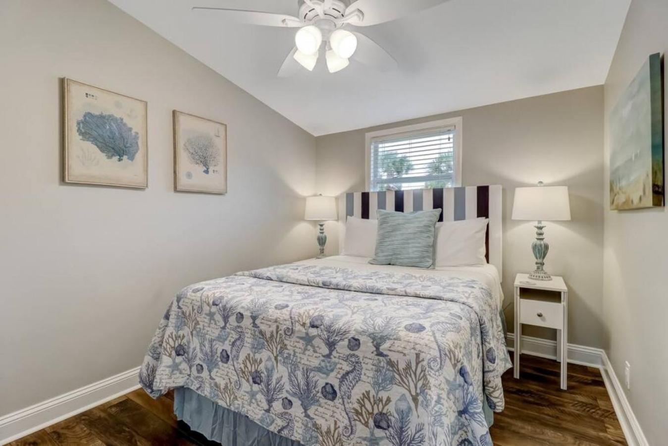 Tropical Up - 3 Bedrooms - Across Street From - Deck Holiday home *