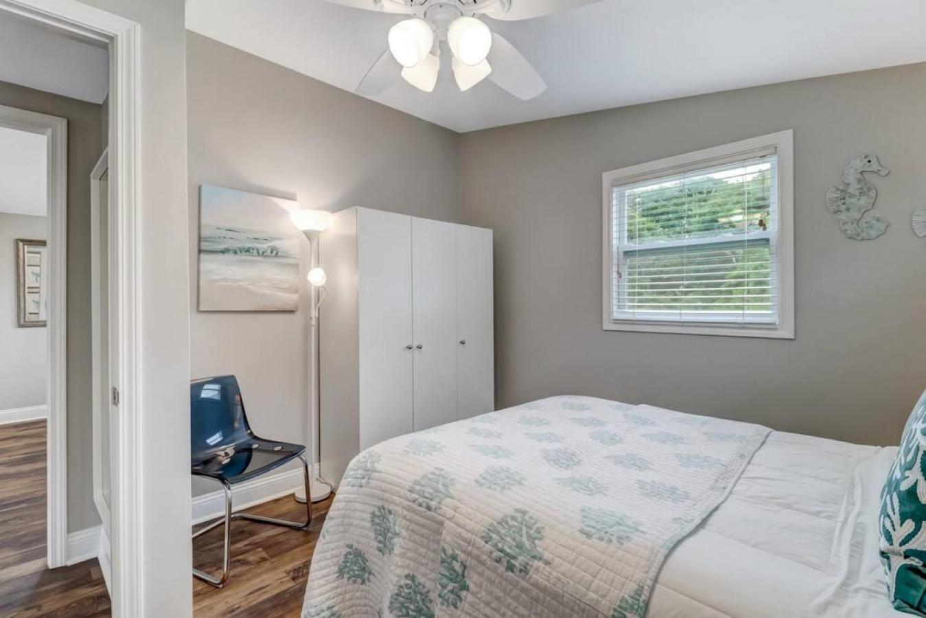 Tropical Up - 3 Bedrooms - Across Street From - Deck Holiday home Fernandina Beach