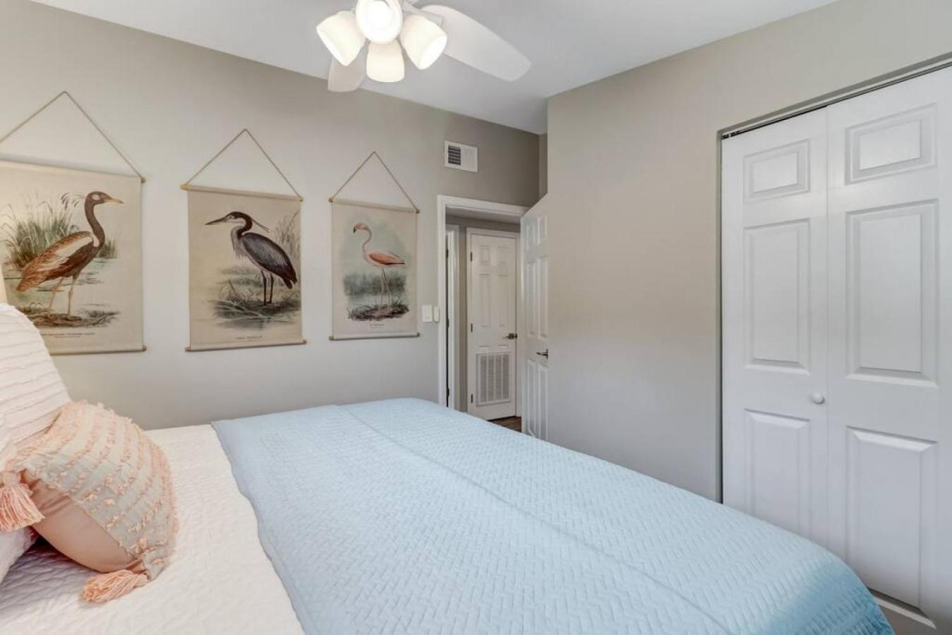 Tropical Up - 3 Bedrooms - Across Street From - Deck Fernandina Beach