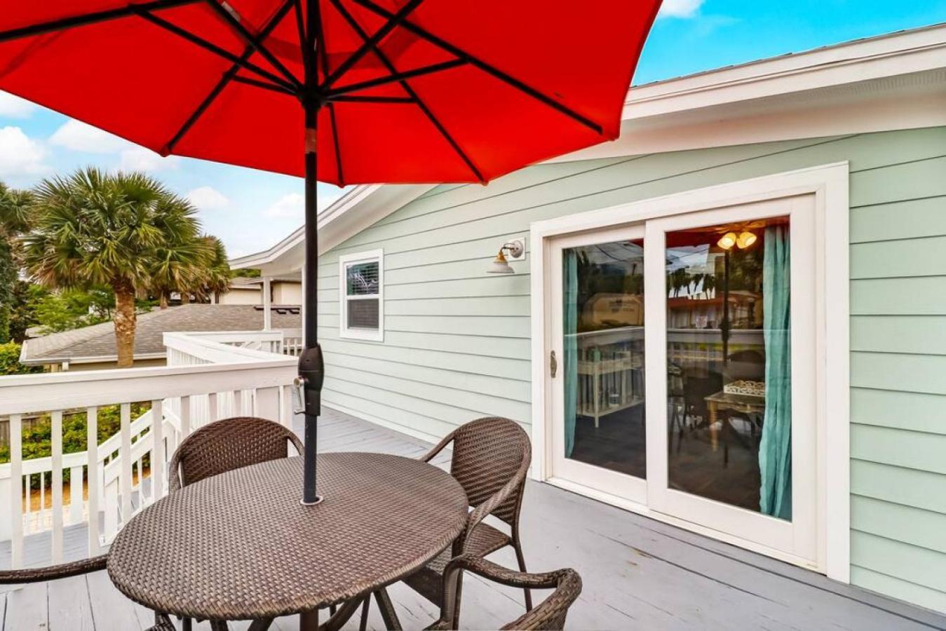 Tropical Up - 3 Bedrooms - Across Street From - Deck