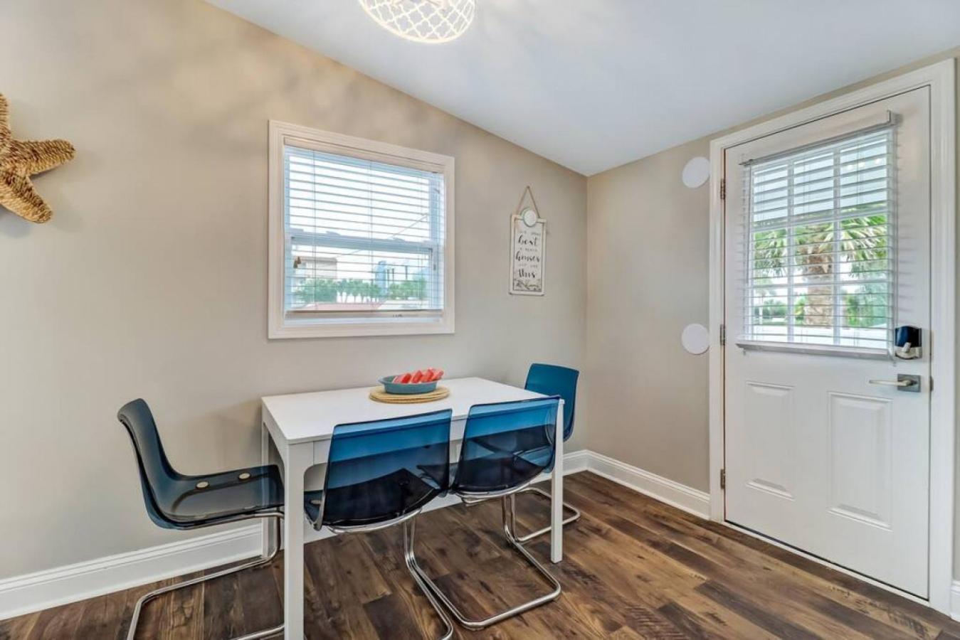 Tropical Up - 3 Bedrooms - Across Street From - Deck Holiday home Fernandina Beach