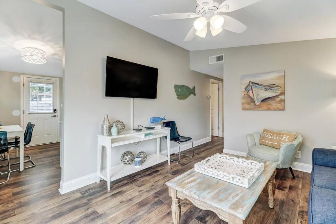 Tropical Up - 3 Bedrooms - Across Street From - Deck *