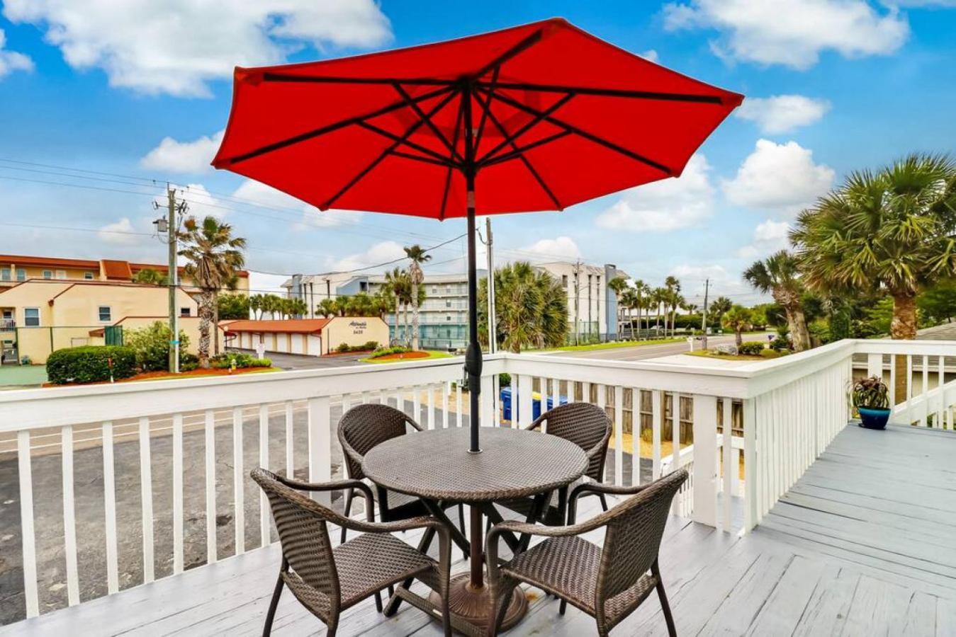 Holiday home Tropical Up - 3 Bedrooms - Across Street From - Deck Fernandina Beach
