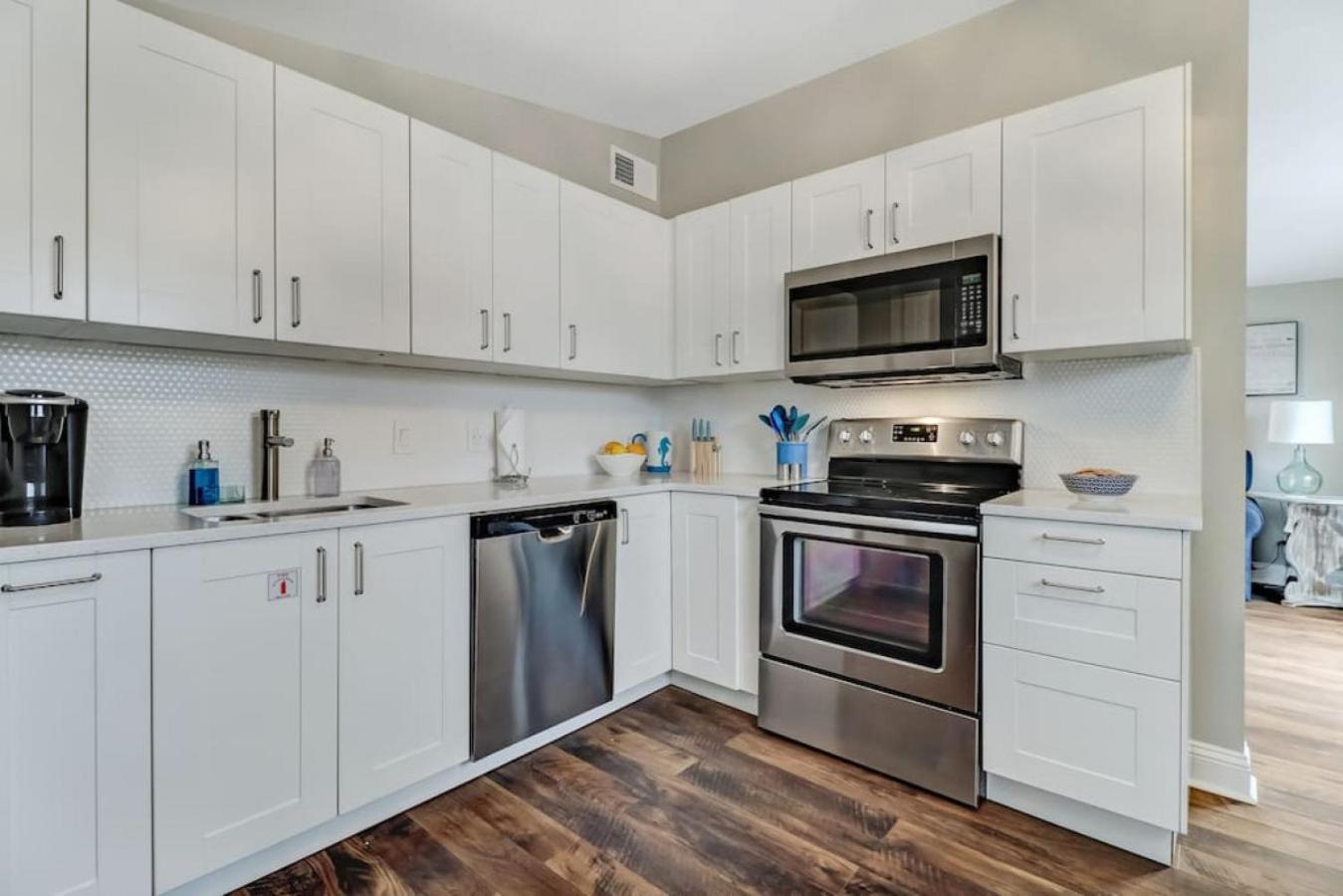 Tropical Up - 3 Bedrooms - Across Street From - Deck Fernandina Beach