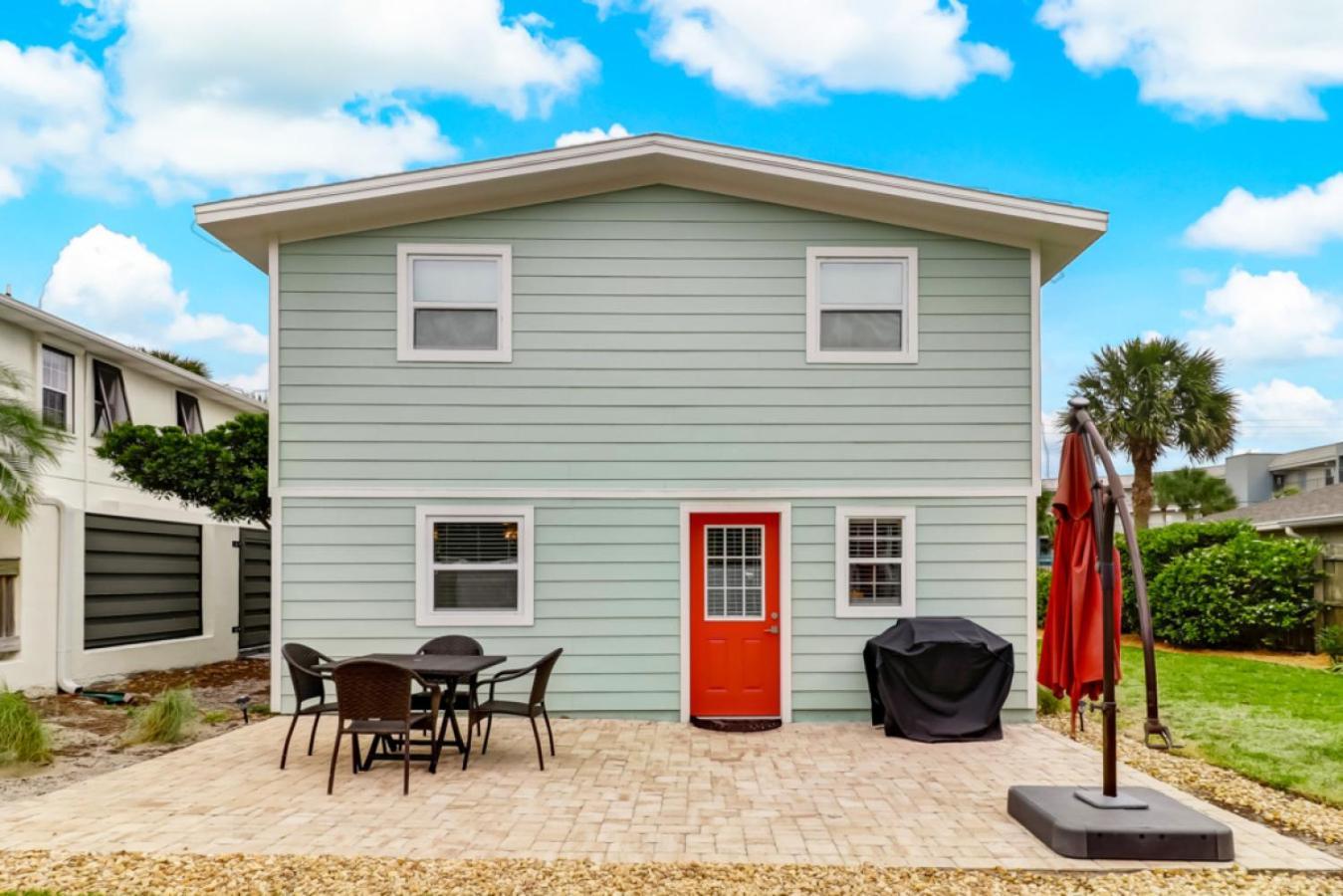 Tropical Up - 3 Bedrooms - Across Street From - Deck Fernandina Beach
