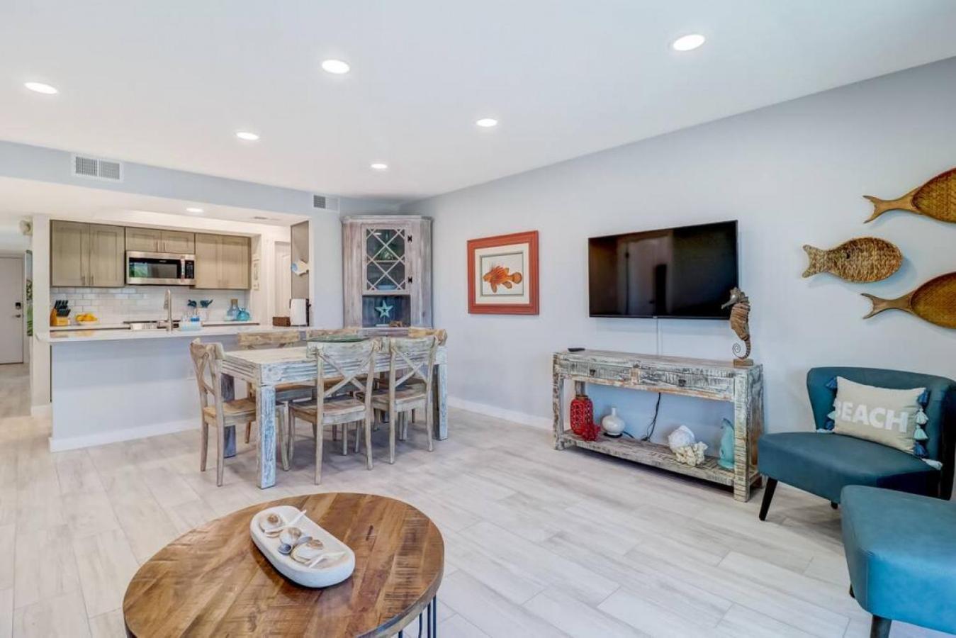 Ketch Courtyard - Oceanview Balcony - Pool - Steps From The Holiday home *