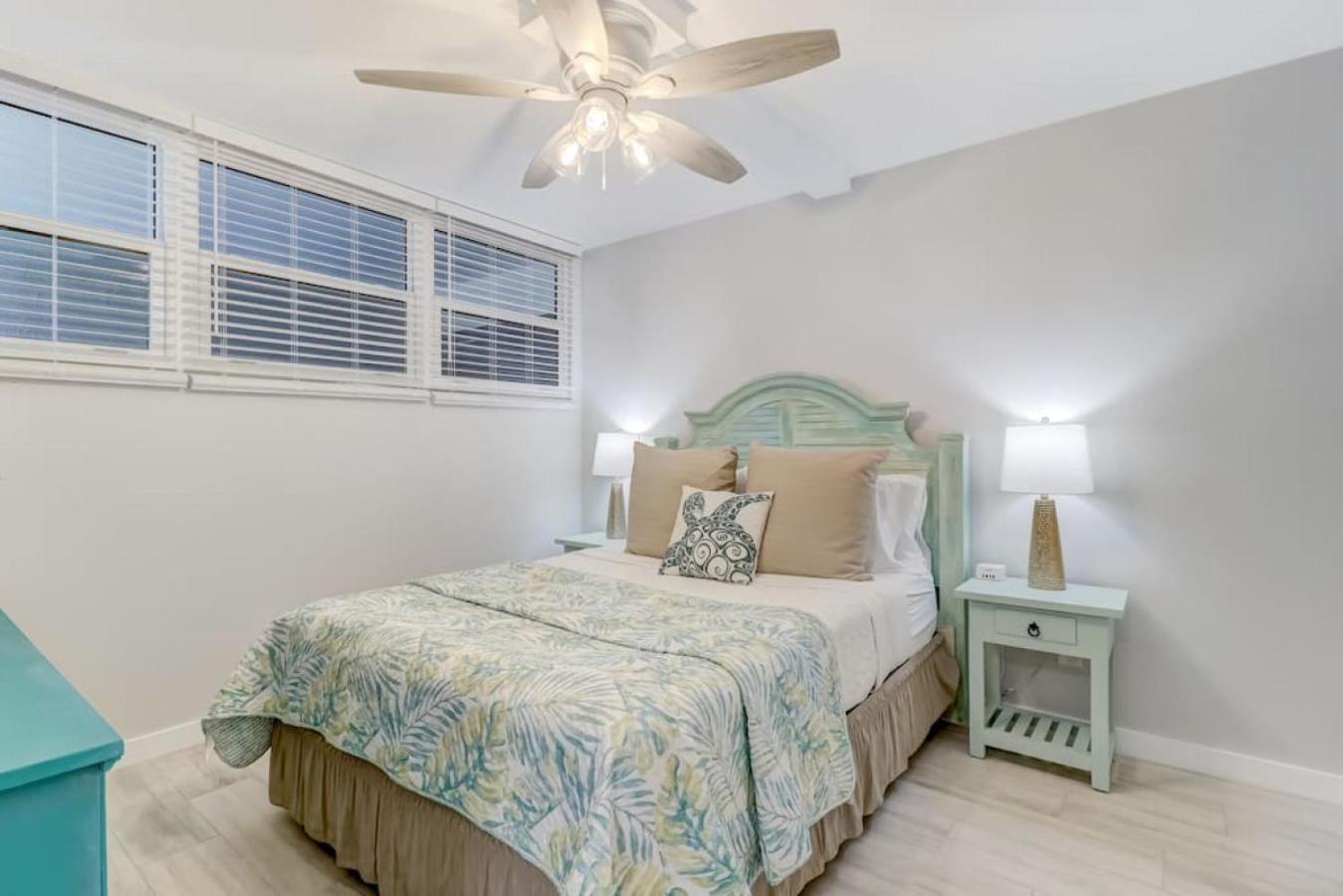 Ketch Courtyard - Oceanview Balcony - Pool - Steps From The
