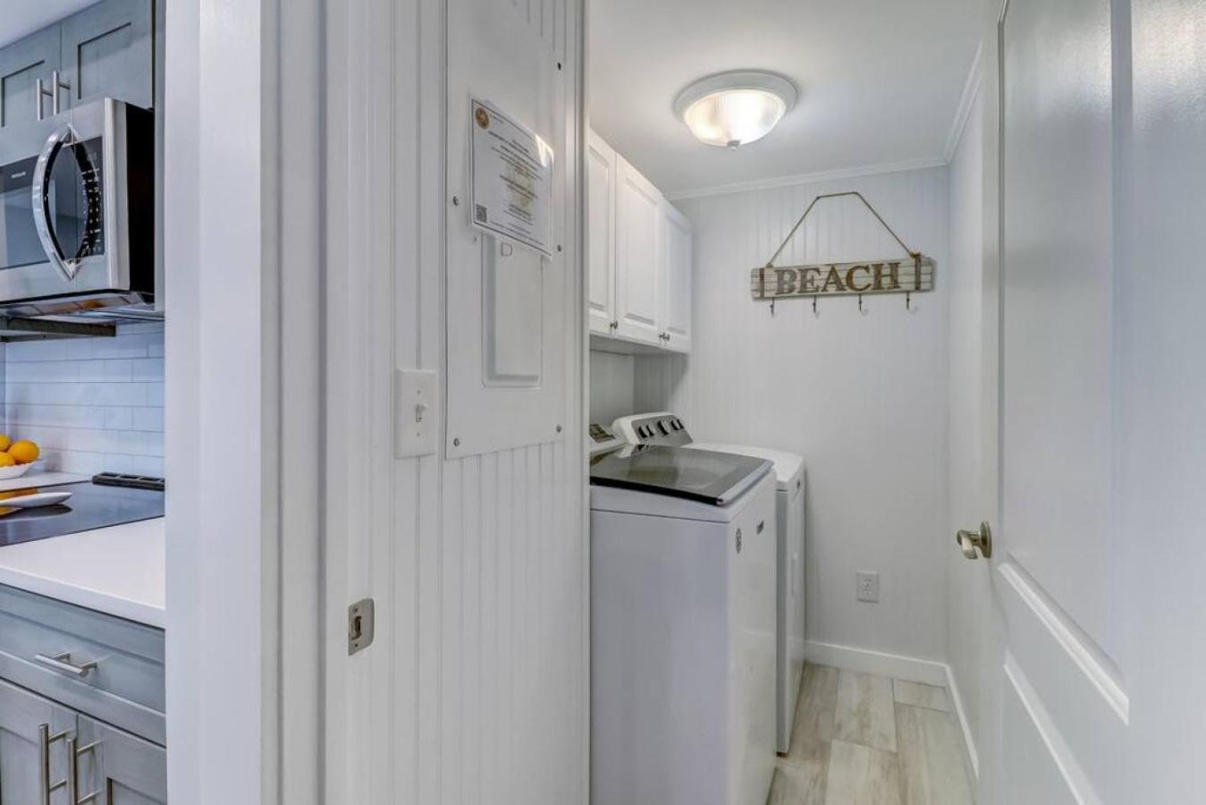 Ketch Courtyard - Oceanview Balcony - Pool - Steps From The Holiday home *