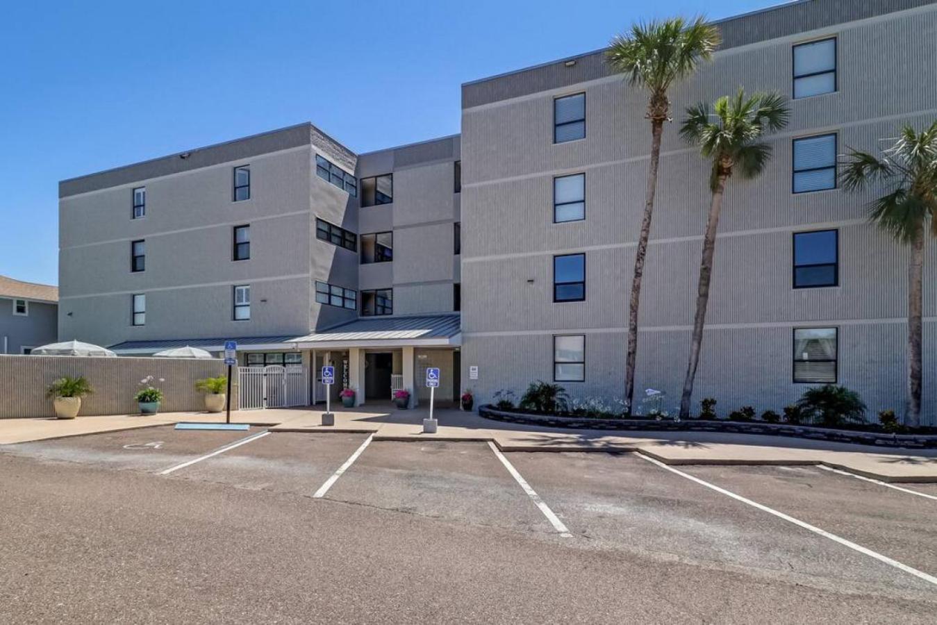 Ketch Courtyard - Oceanview Balcony - Pool - Steps From The