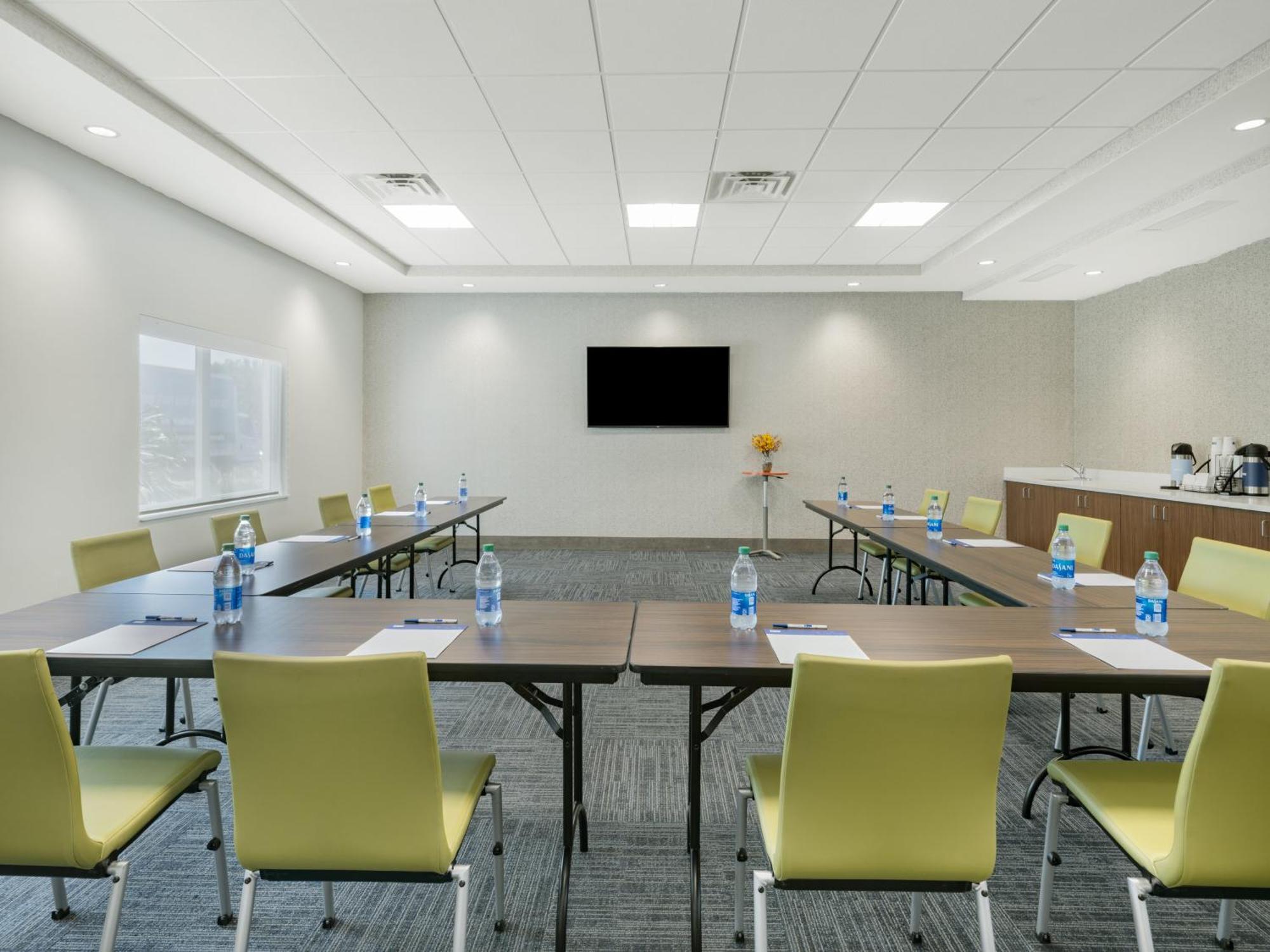 Holiday Inn Express & Suites - St. Petersburg - Madeira Beach By Ihg Hotel 3*