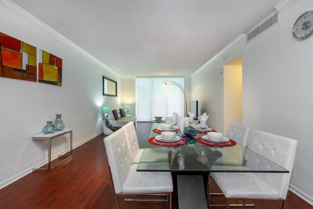 At Tides 2nd Fl Apartment Hollywood