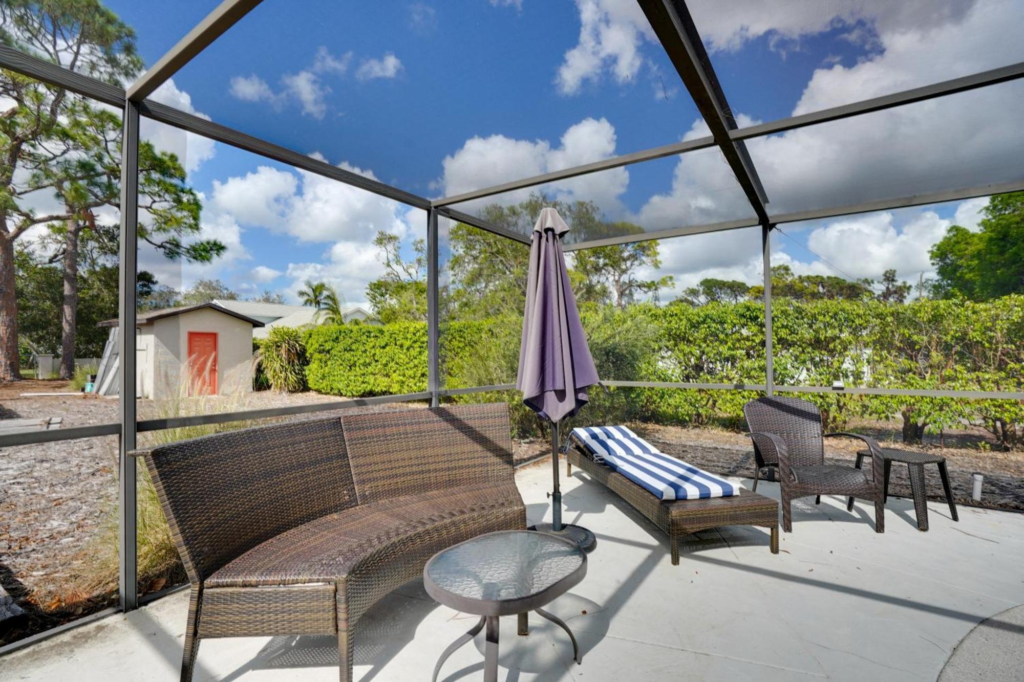 Townhome Near Beach! Holiday home