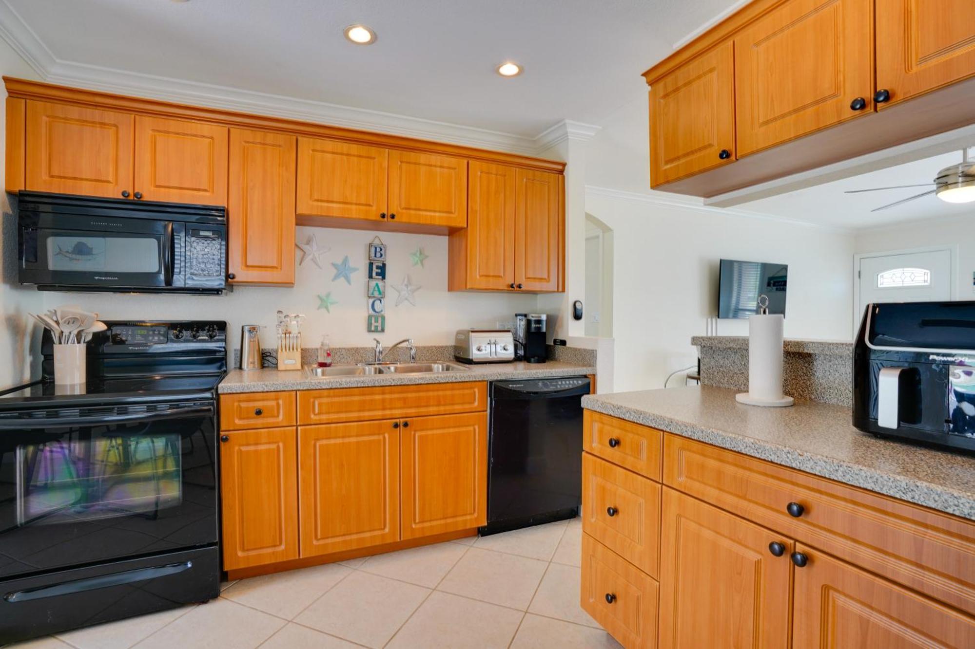Townhome Near Beach! Holiday home