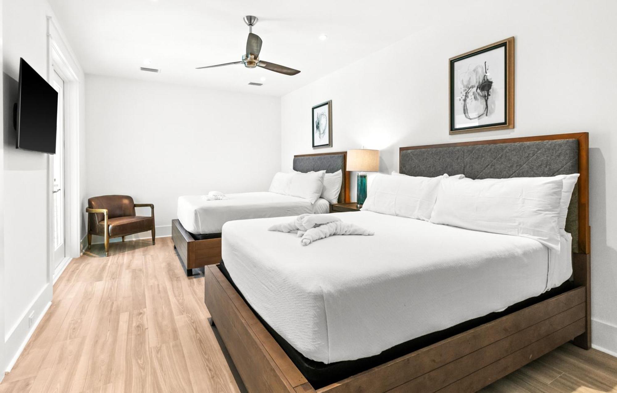 Holiday home Queen Of Crystal Shores Luxury Beachfront Retreat *
