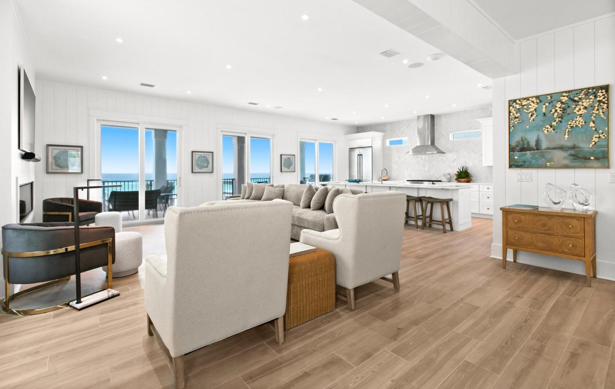 Queen Of Crystal Shores Luxury Beachfront Retreat Holiday home *