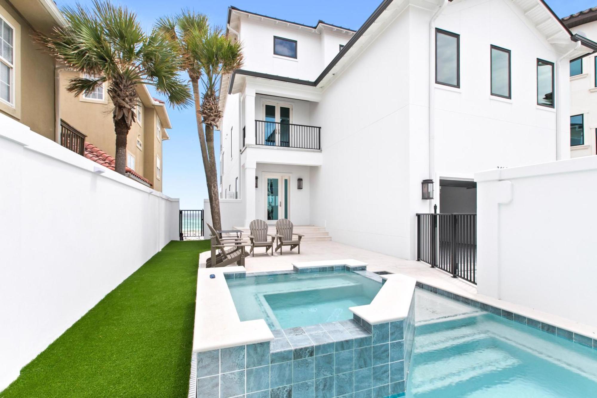 Queen Of Crystal Shores Luxury Beachfront Retreat Holiday home