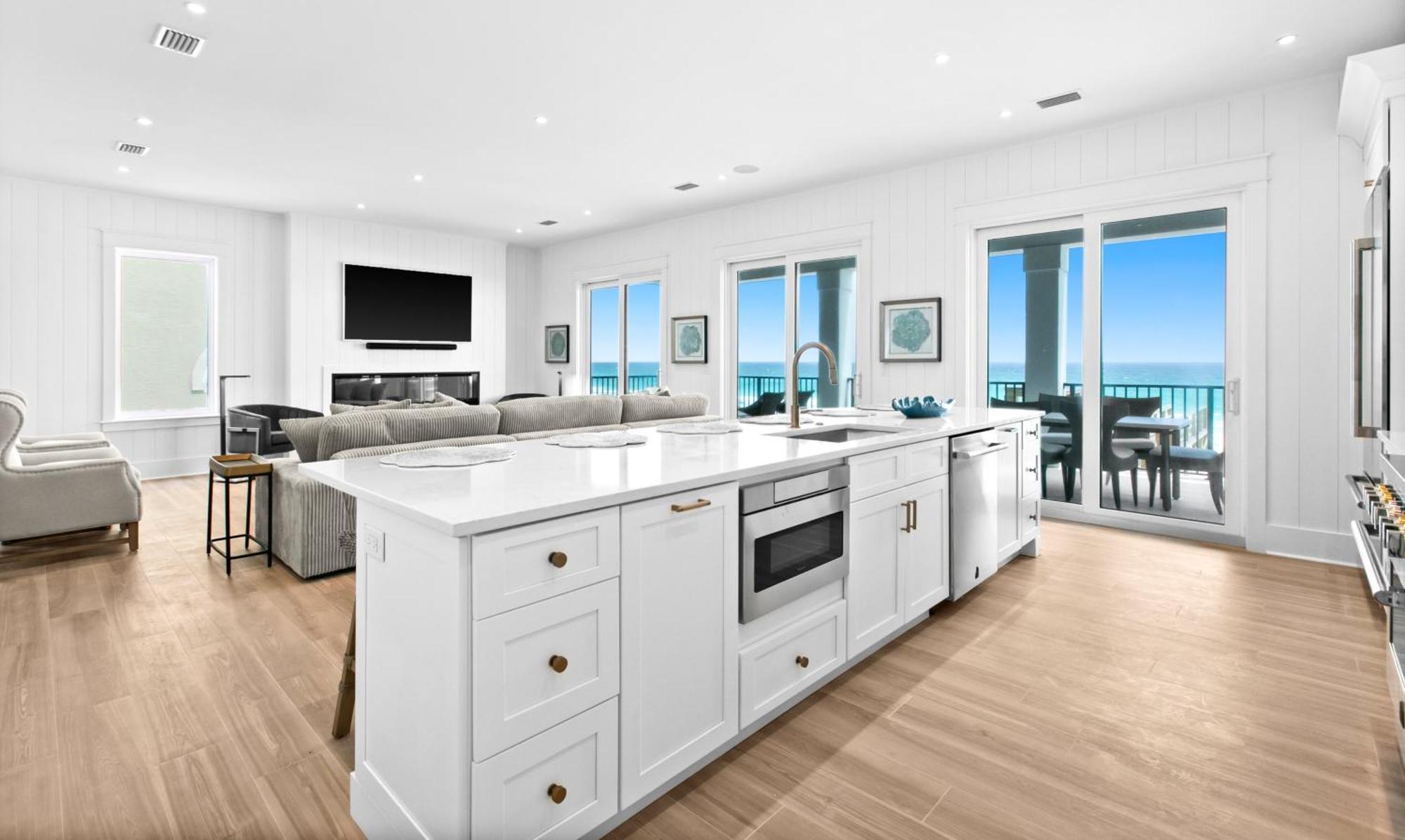Holiday home Queen Of Crystal Shores Luxury Beachfront Retreat *