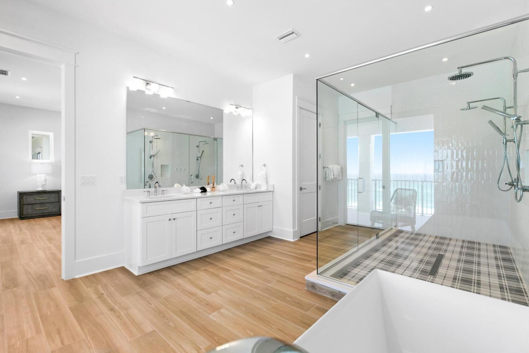 Queen Of Crystal Shores Luxury Beachfront Retreat Holiday home Destin