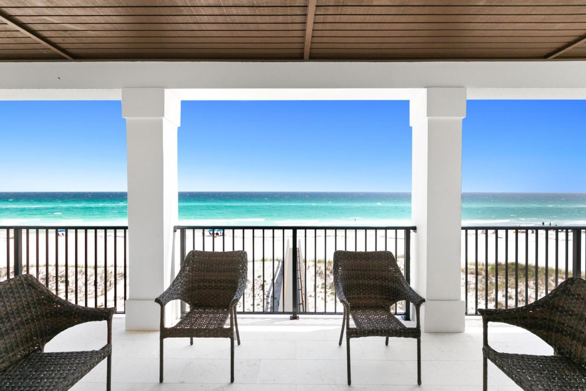 Queen Of Crystal Shores Luxury Beachfront Retreat Holiday home