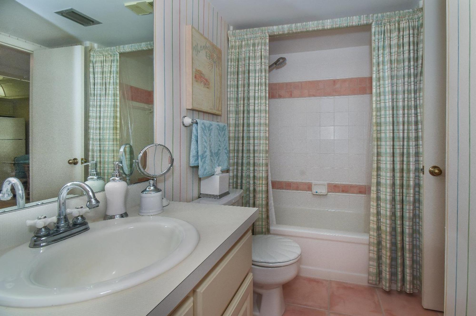 Prime Location Pool Views Oceanview Gem Chateau By The Sea 22b Apartment