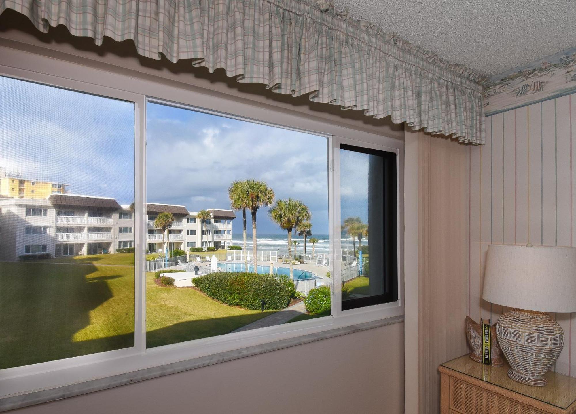 Prime Location Pool Views Oceanview Gem Chateau By The Sea 22b Apartment