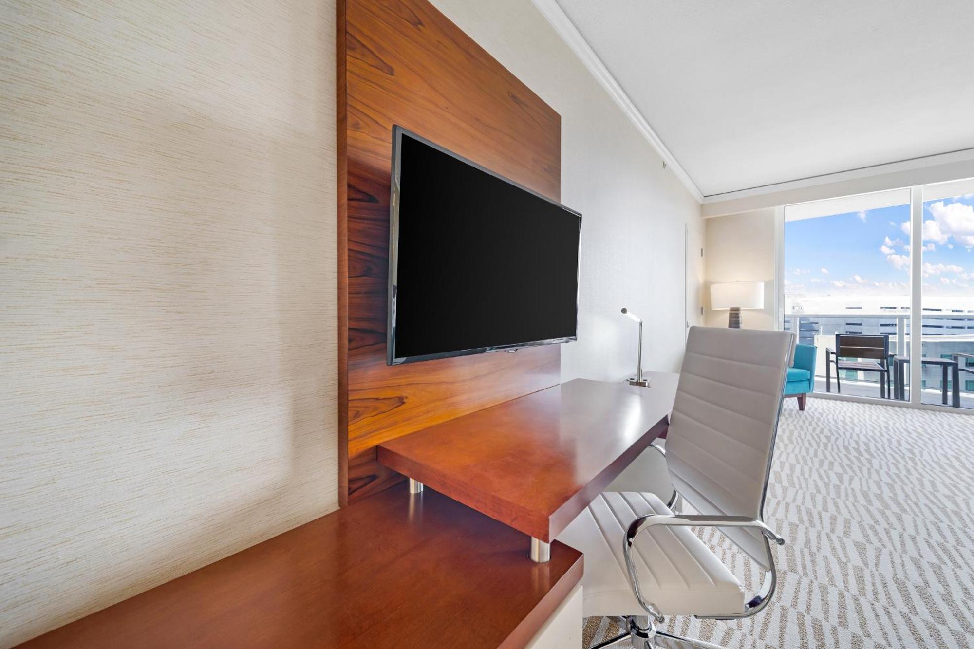 Prime Location - Luxurious Unit Within Exclusive Luxury *