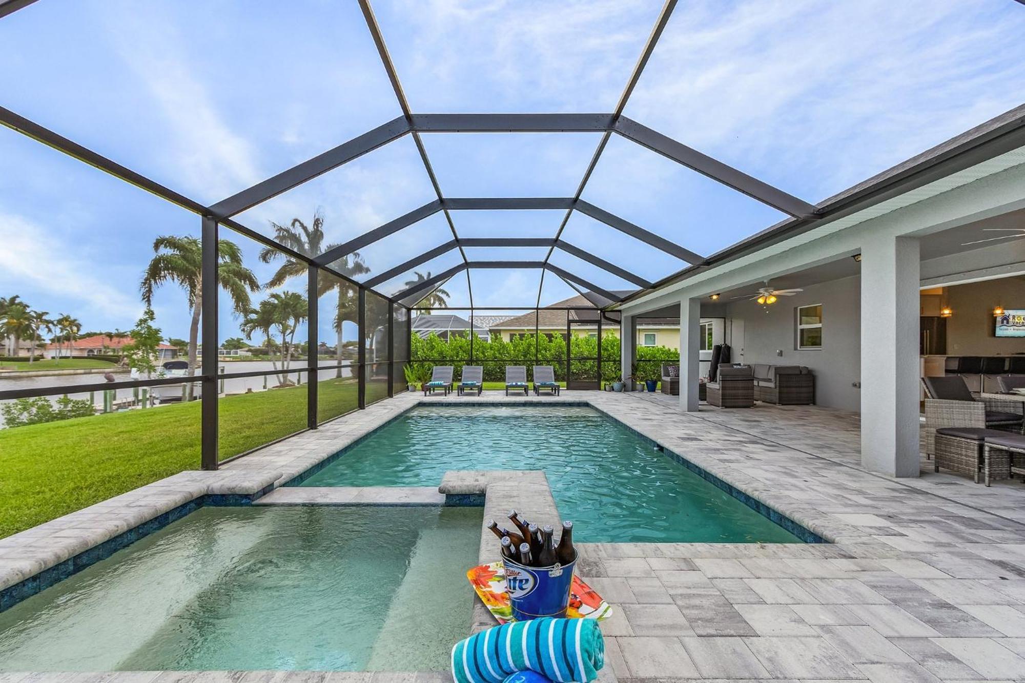 Holiday home Sunrise To Sunset - Gorgeous Villa, Heated Pool And Spa, Bicycle - Del Boca Vista - Roelens Cape Coral
