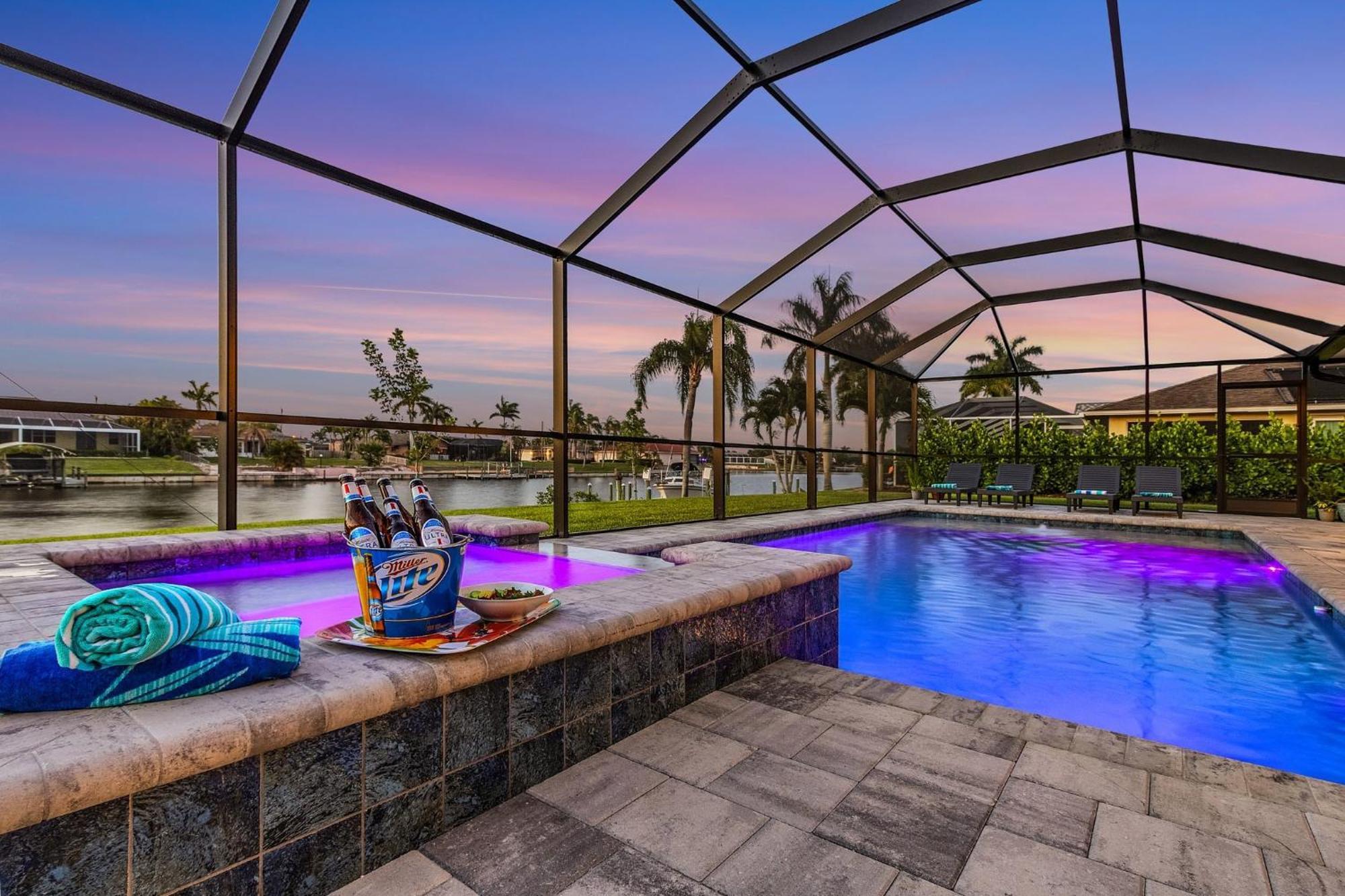 Sunrise To Sunset - Gorgeous Villa, Heated Pool And Spa, Bicycle - Del Boca Vista - Roelens Holiday home Cape Coral