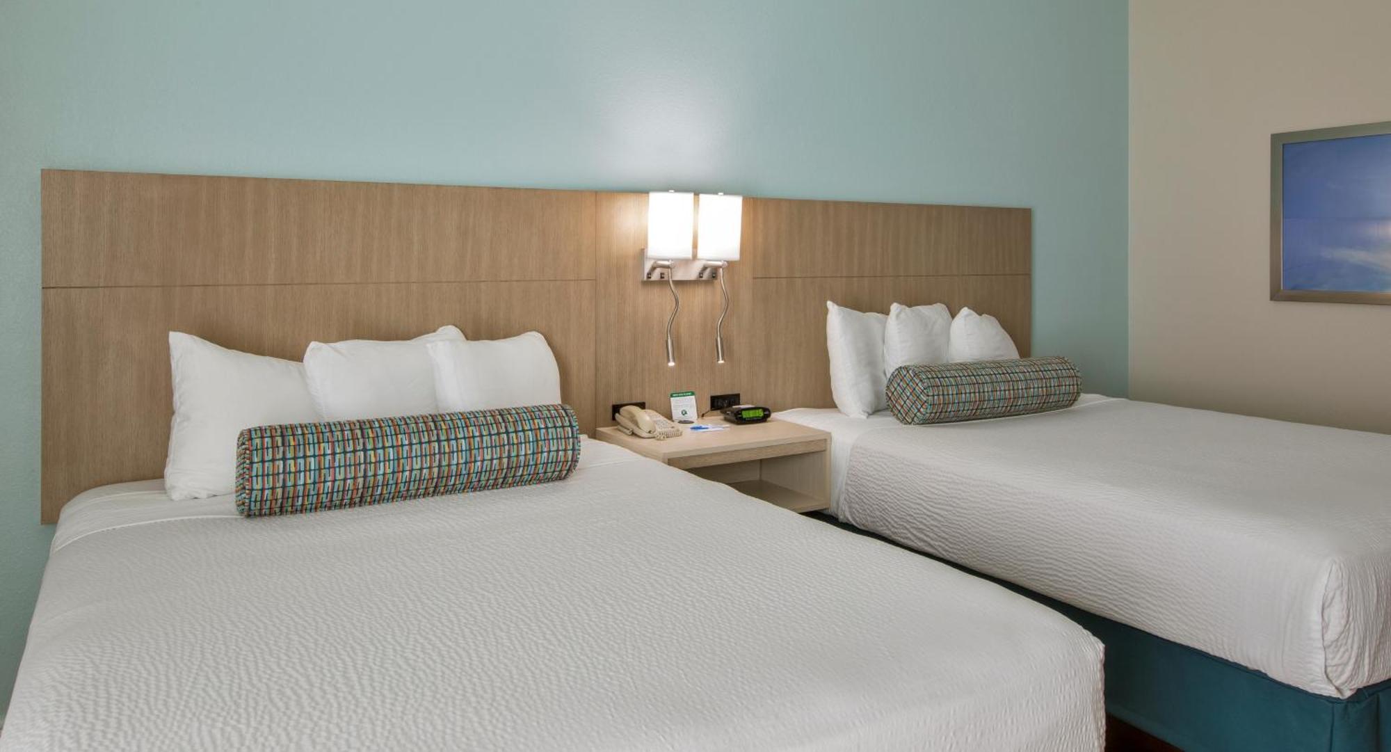 Galleria Palms Orlando - Free Theme Park Shuttles Hotel