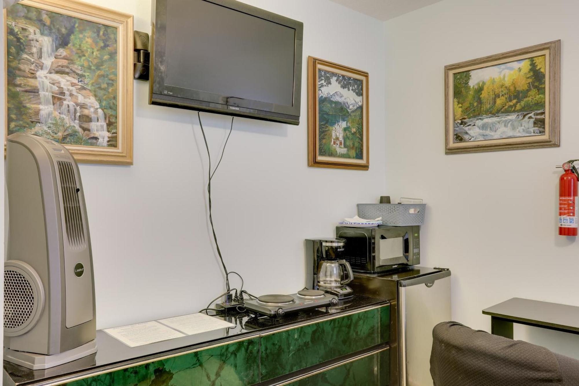 Pet-friendly Less Than 3 Mi To Downtown! *