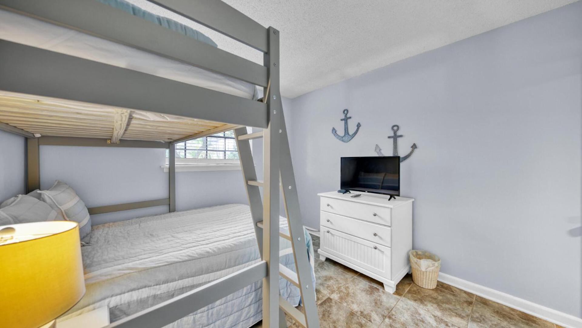 Cozy Renovated Ground Floor Unit - Golf - On The Golf Course *