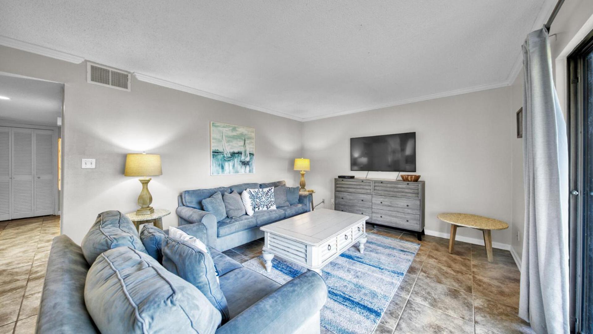 Cozy Renovated Ground Floor Unit - Golf - On The Golf Course *