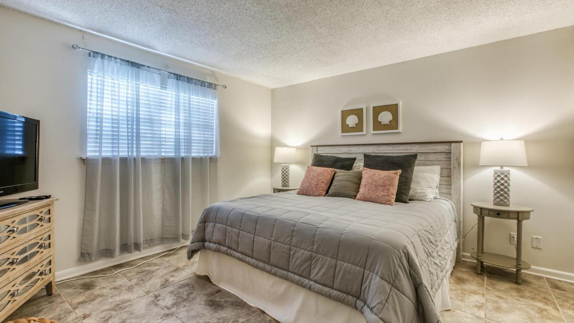 Cozy Renovated Ground Floor Unit - Golf - On The Golf Course * Destin