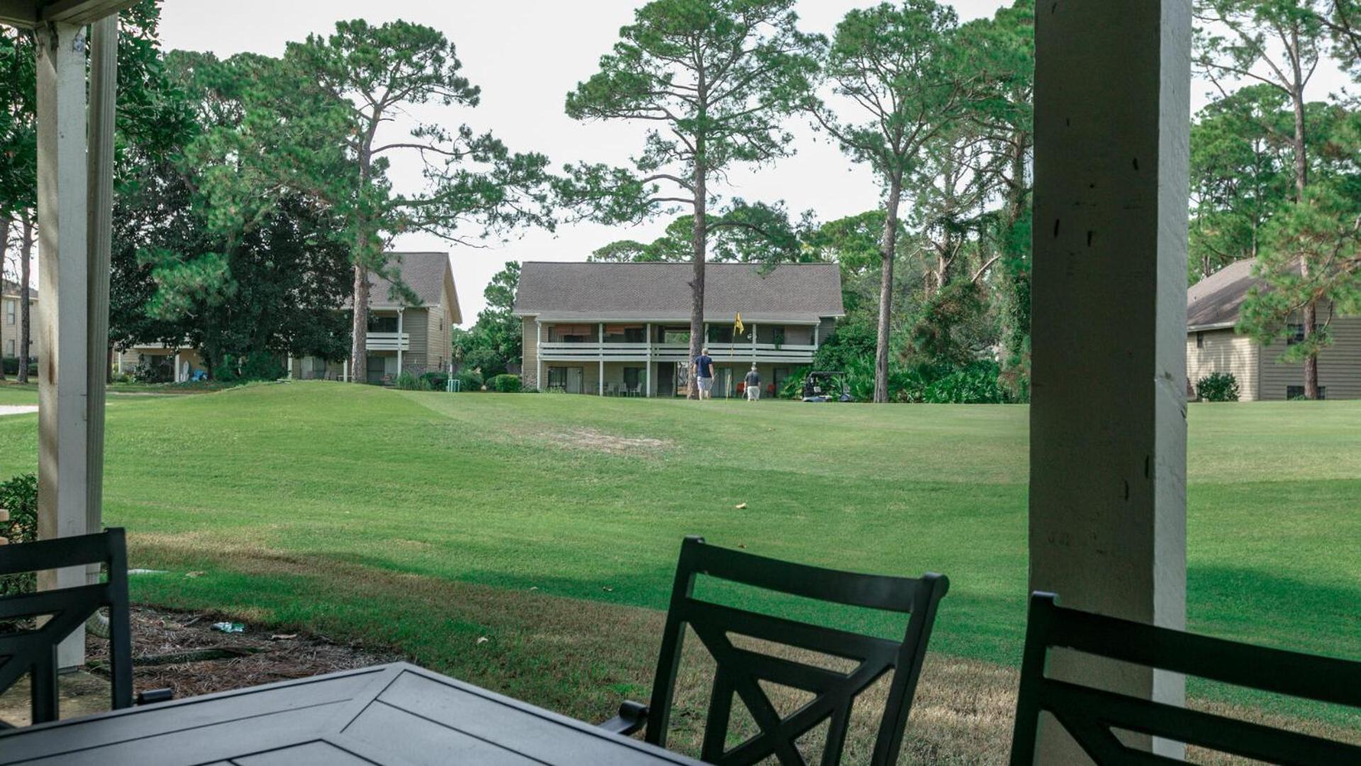 Cozy Renovated Ground Floor Unit - Golf - On The Golf Course