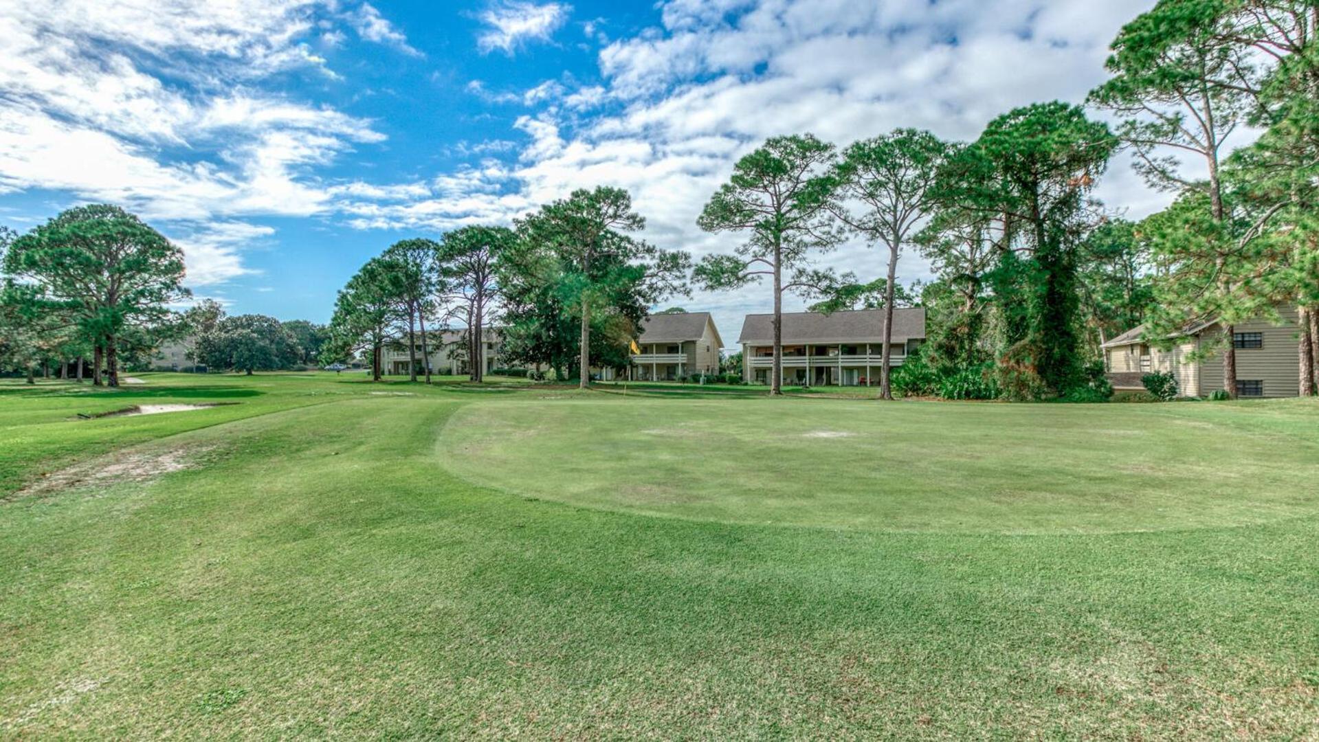 Botel Cozy Renovated Ground Floor Unit - Golf - On The Golf Course *