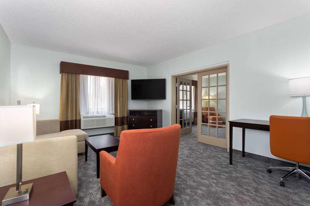 La Quinta By Wyndham Naples North Hotel 3*