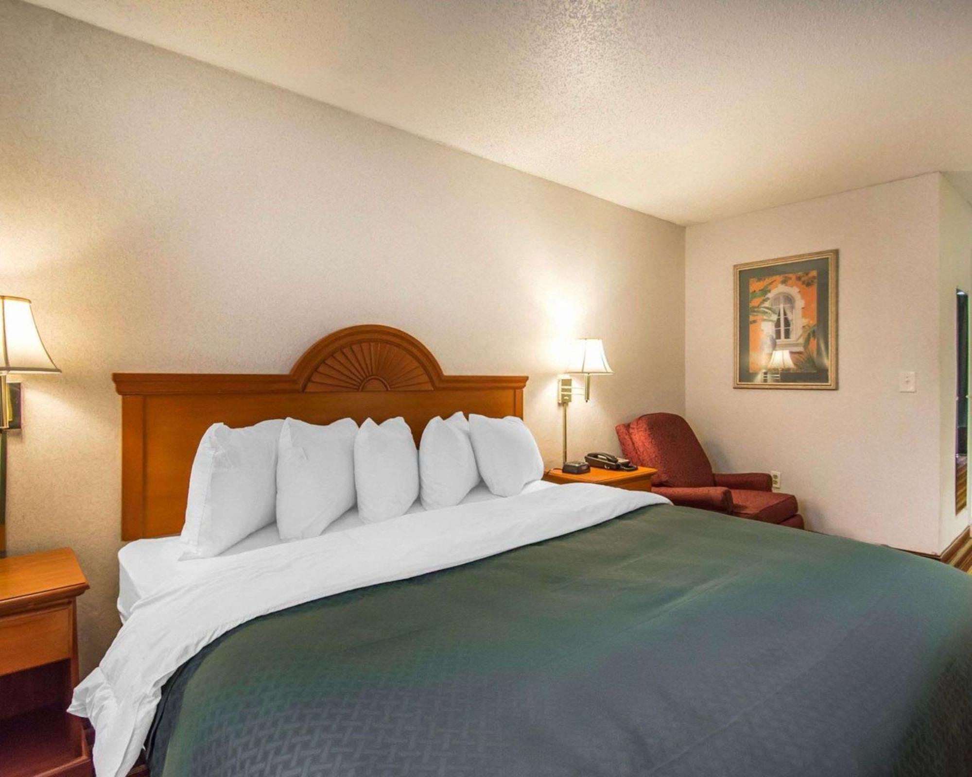 Quality & At Tropicana Field Hotel